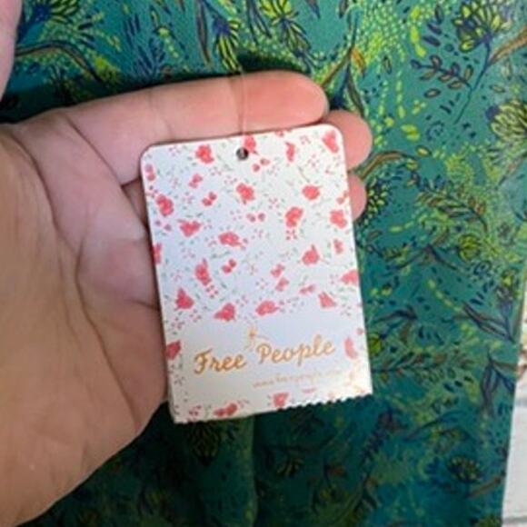 NWT Free People Uptown Bell Sleeve Flowing Peplum Style Blouse in Green - Picture 9 of 12